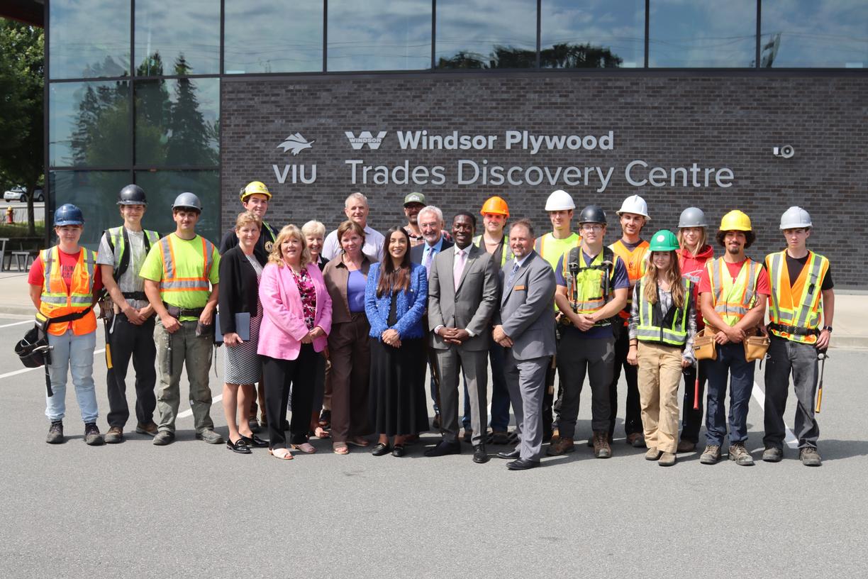 A group of students staff and politicians standing in front of the VIU Trades Discovery centre
