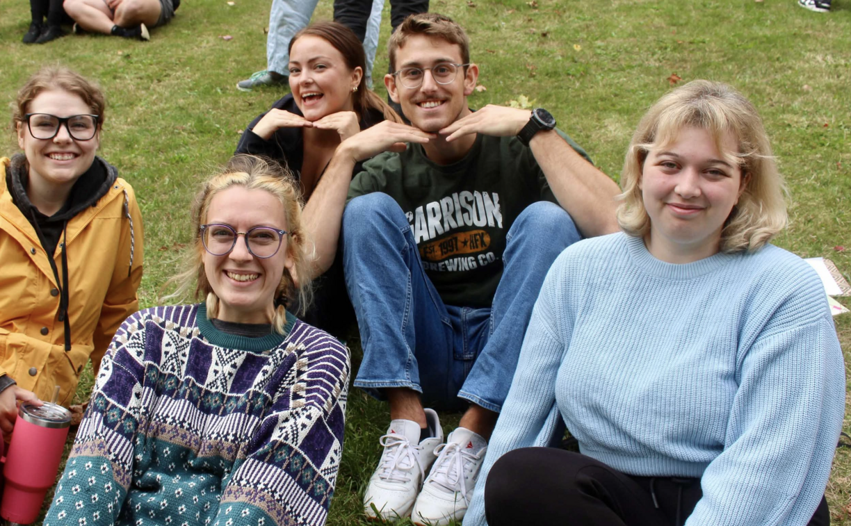 victoria dudley sitting outside with a group of her friends